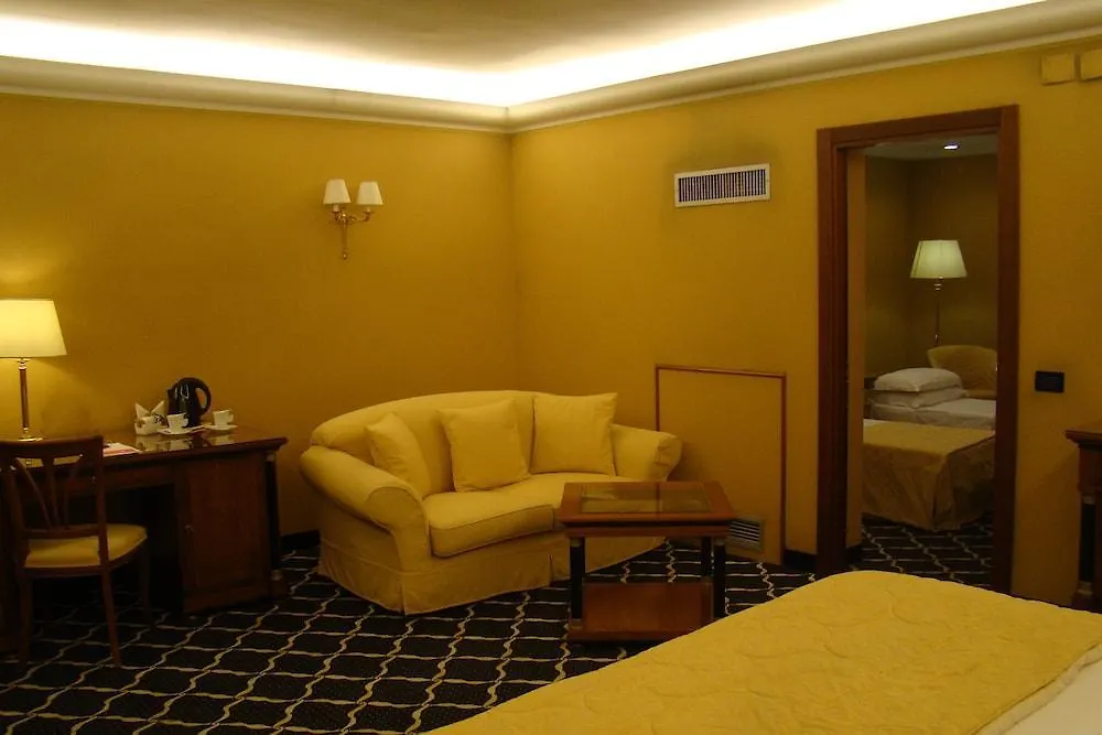 Отель Ramada By Wyndham Неаполь